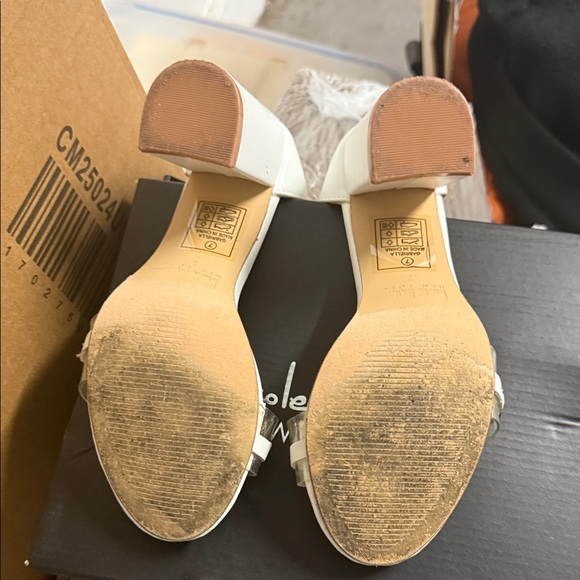 Nicole Lee White Heels with Gold Chain Accent - Picture 2 of 2